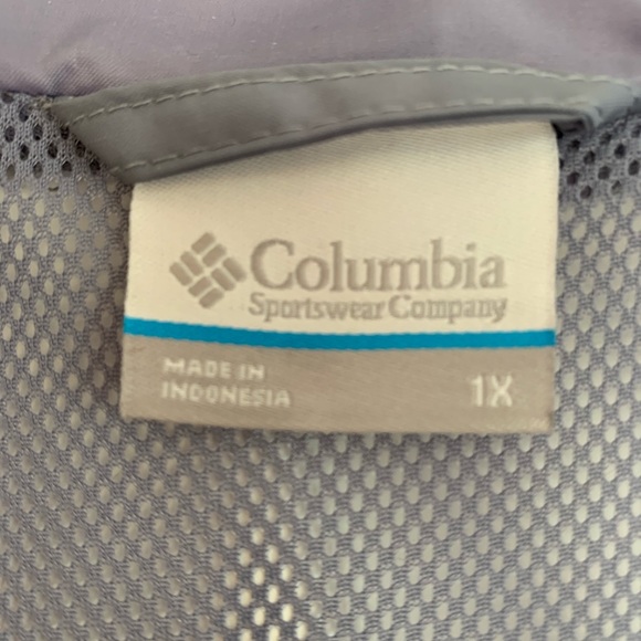 Columbia lightweight jacket or rain jacket. - Picture 8 of 11